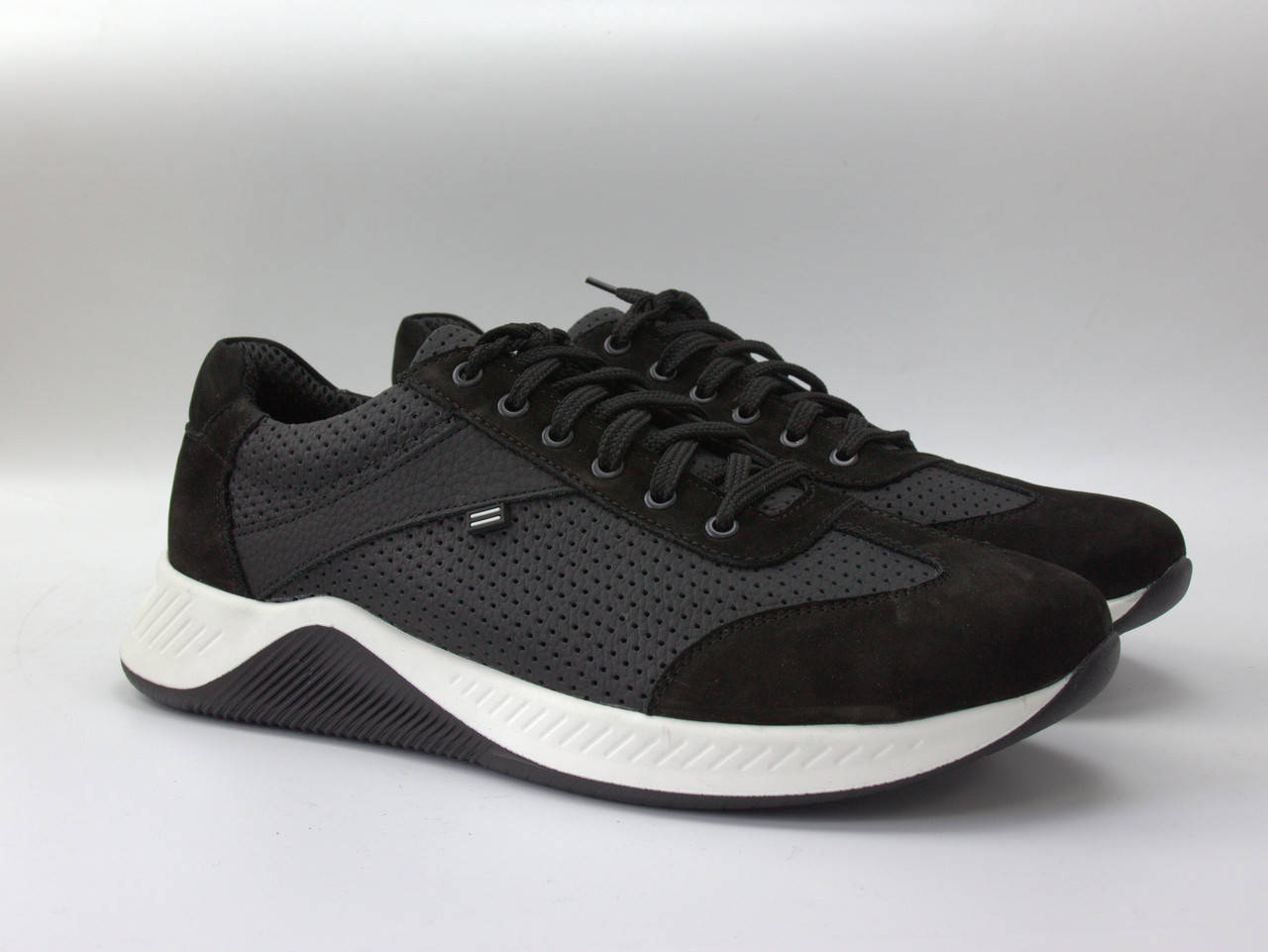 

Летние кроссовки мужские кожаные черные обувь с перфорацией Rosso Avangard DolGa Black Mate, Черный