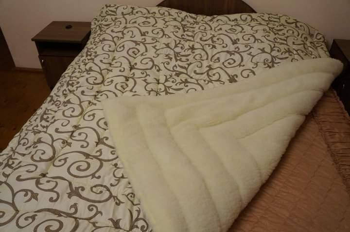 

Ковдра з овчиною хутряна, двохстороння 1,5сп