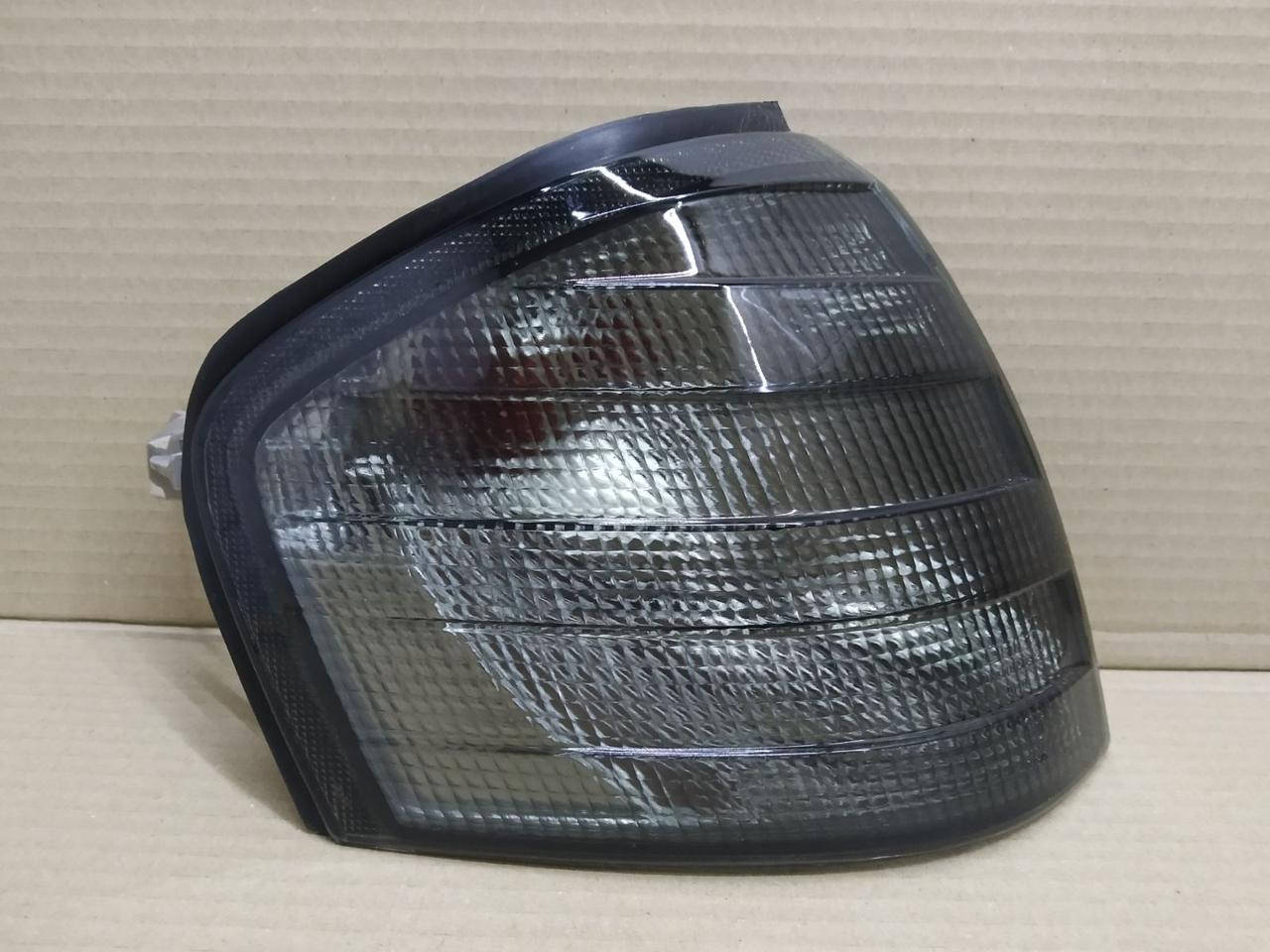 

Правый указатель поворота Мерседес 202 93-01 дымчатый / MERCEDES C-Class W202 (1993-2000) Код: FP 3512 K4-E