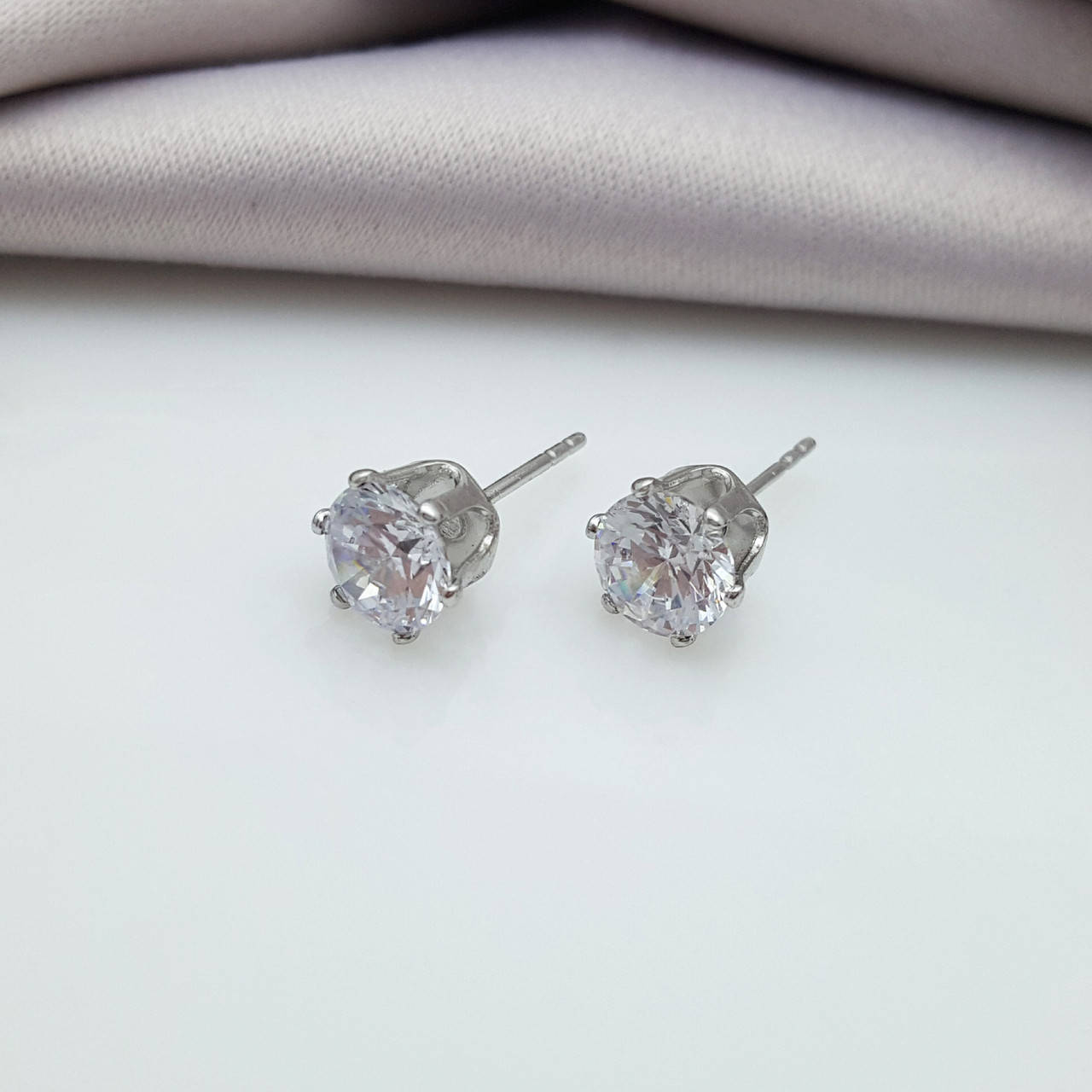 

Серьги гвоздики, Граненный цирконий, 7*7мм, медсталь