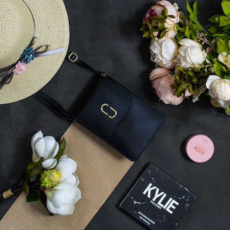 

Кошелек сумочка женский для телефона на магните с ремешком из искусственной кожи Luna Черный