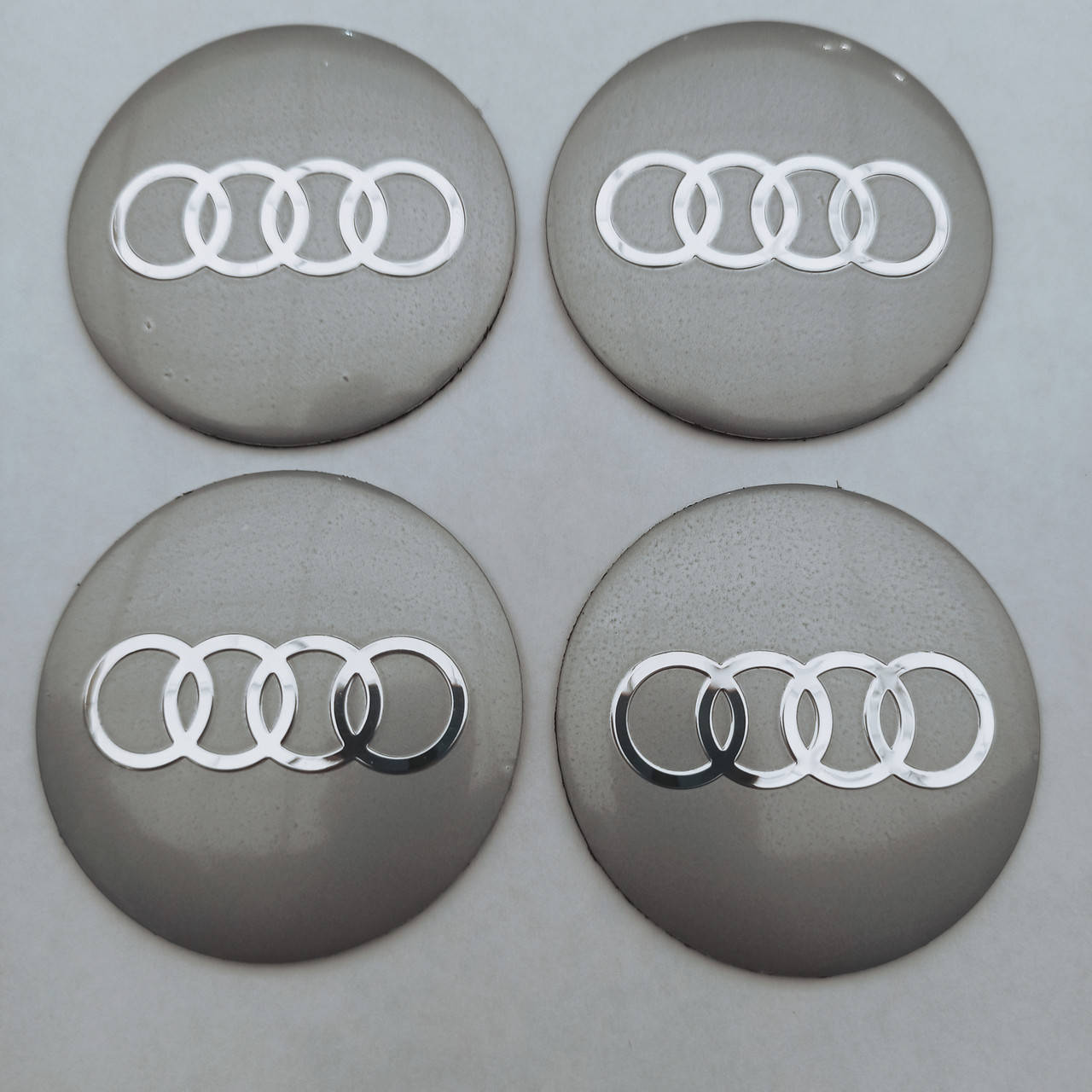 

Наклейка выпуклая на колпачок диска Audi 56 мм, Серый