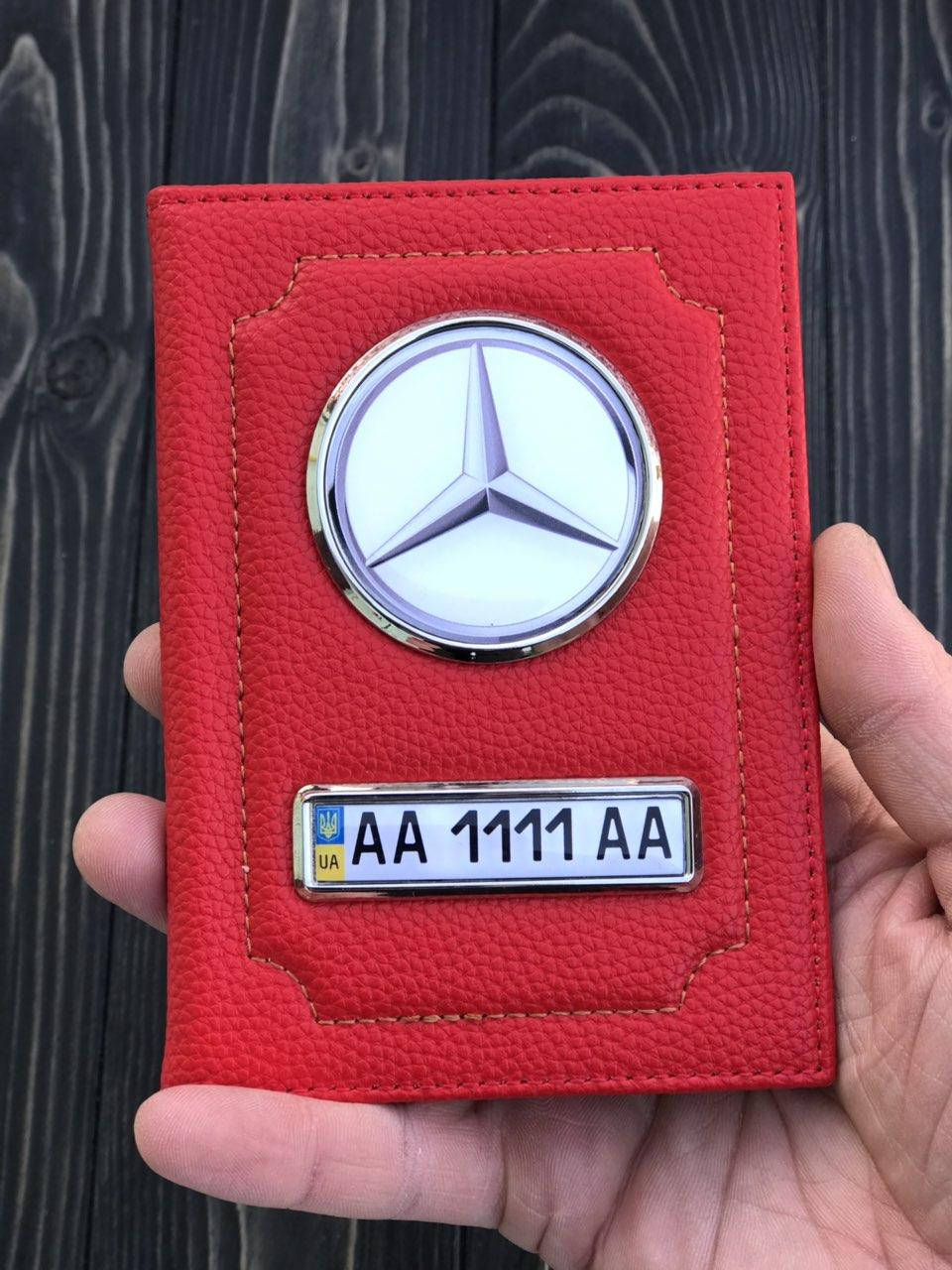 

Кожаная обложка для автодокументов с логотипом и гос. номером авто ребристая красная кожа