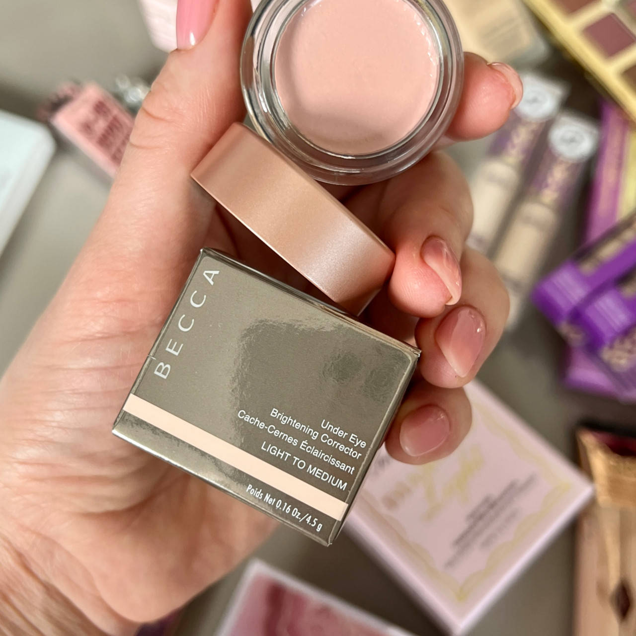 

Консилер Becca Under Eye Brightening Corrector 4.5 g