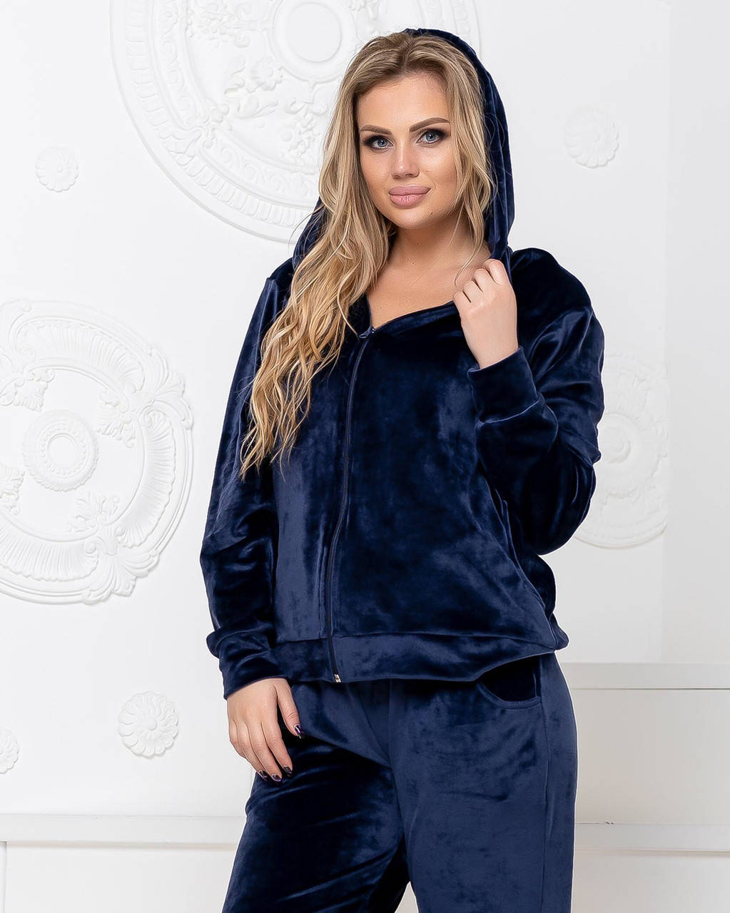 

Велюровый женский спортивный костюм батальный на змейке двойной капюшон синий бордовый хаки черный