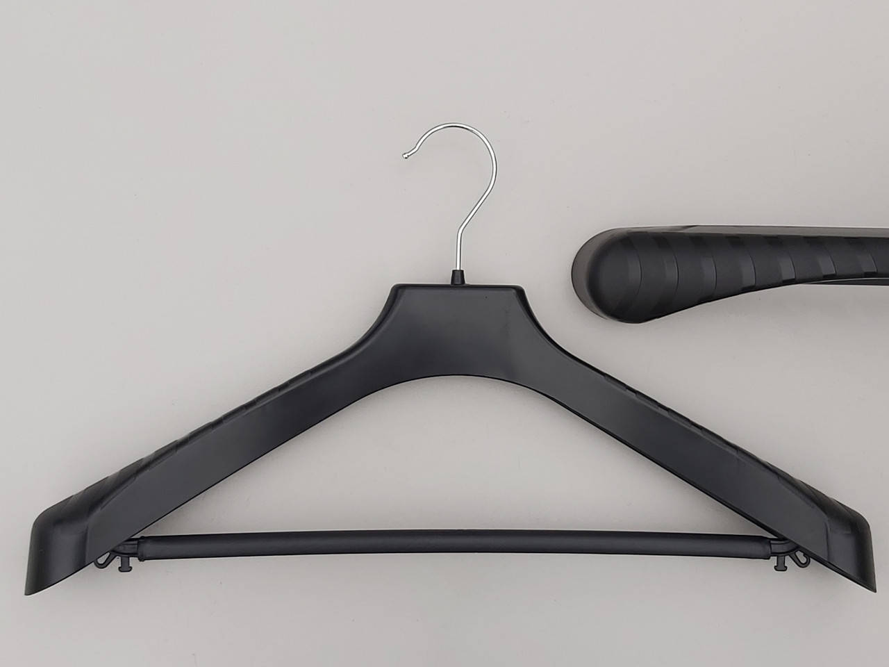 

Плечики вешалки тремпеля V-PLp46 черного цвета, длина 46 см, Черный