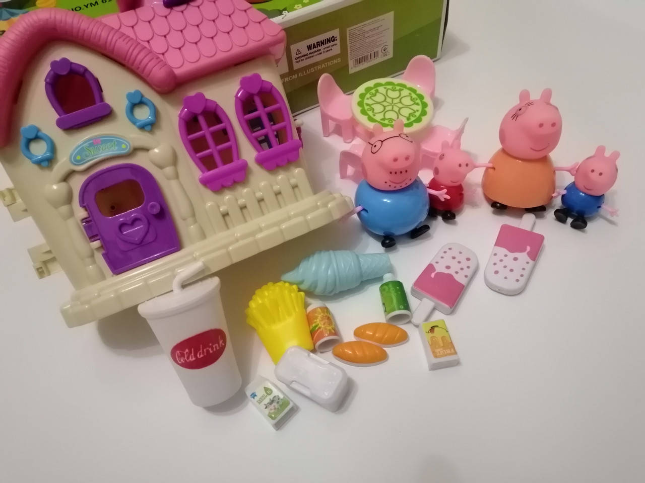 

Игровой набор Свинки Пеппы Peppa Pig 4 персонажа домик, стол, стулья и продукты.