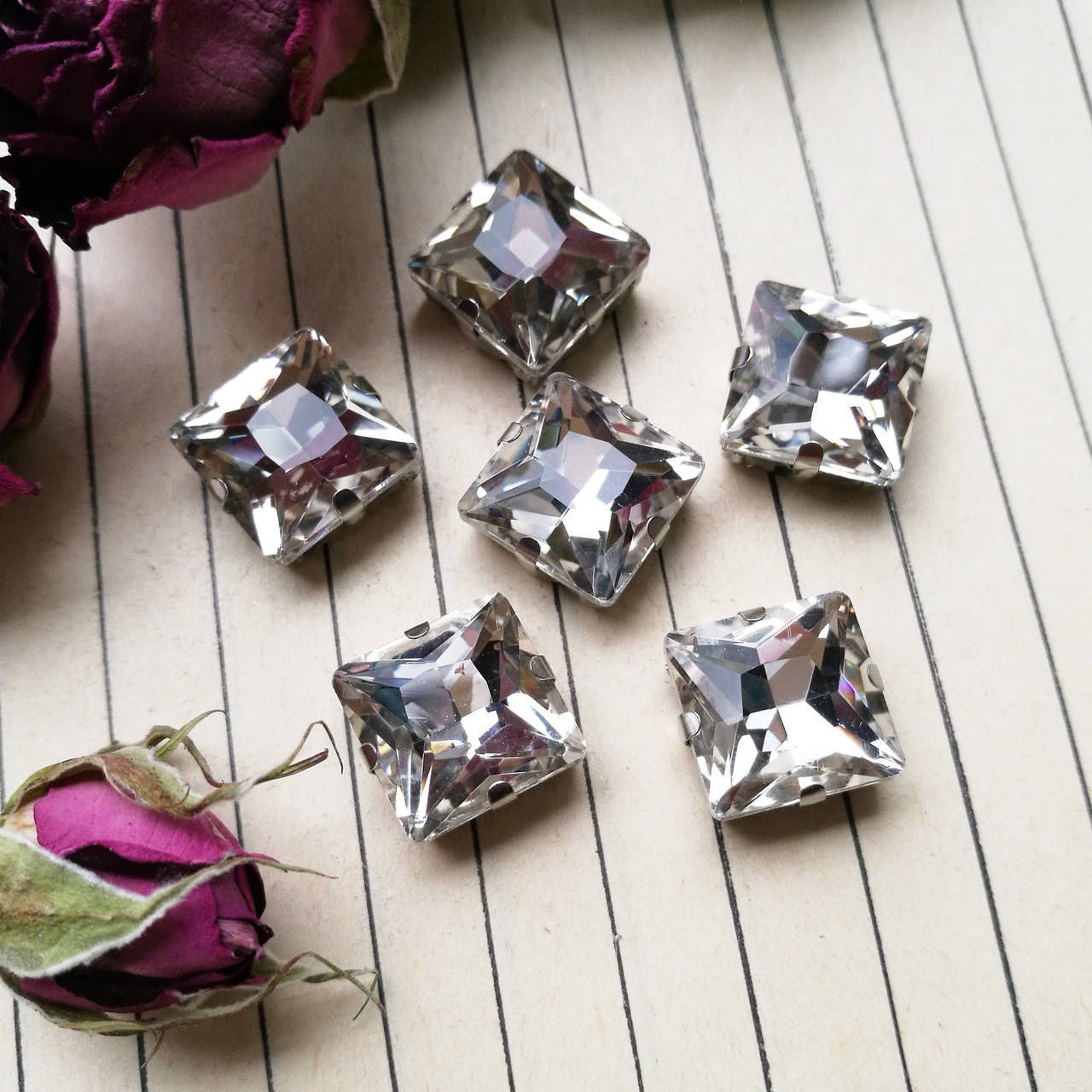 

Стрази в цапах, квадрат 12*12 мм, колір Crystal