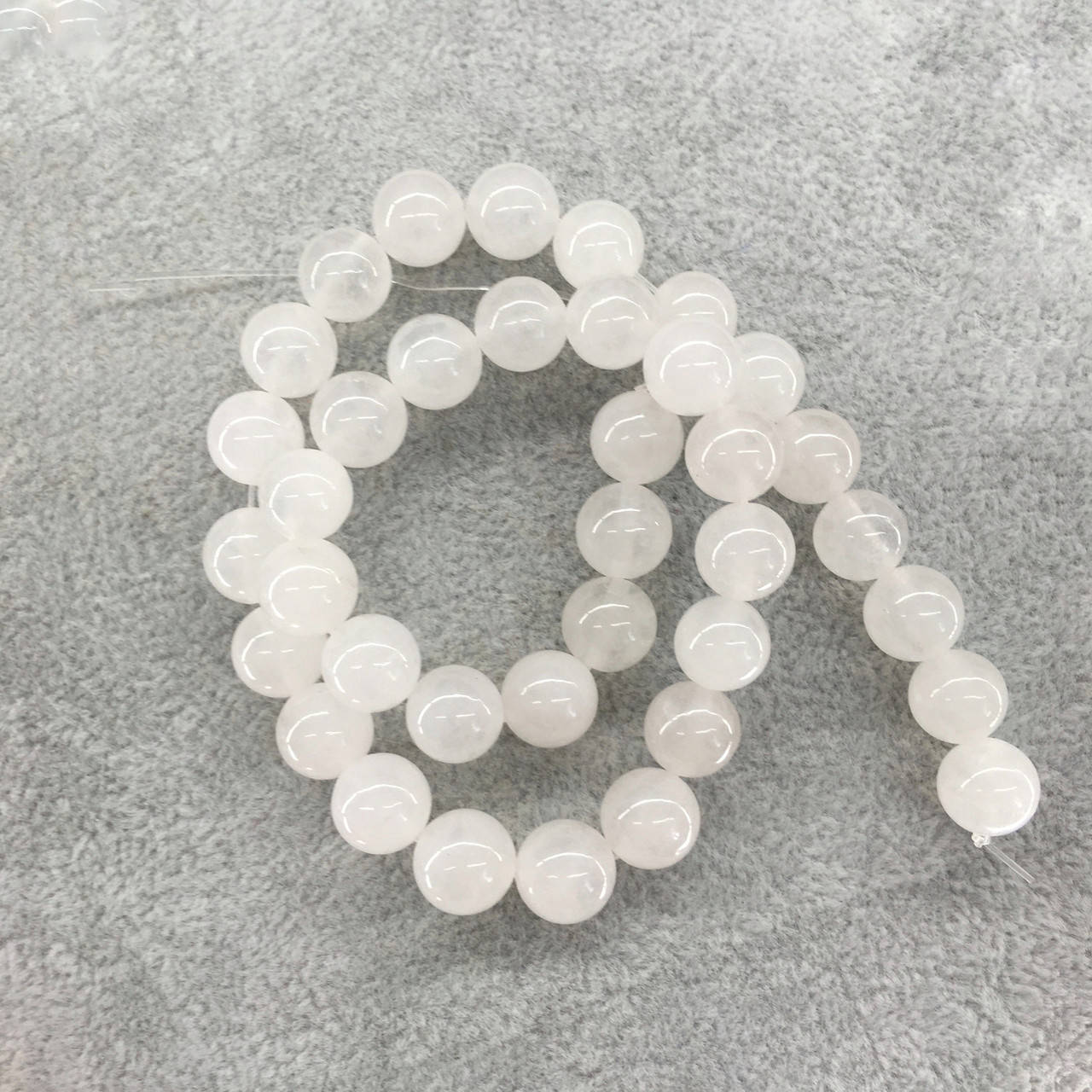 

Бусины на нитке натуральный камень Кварц белый d=10мм
