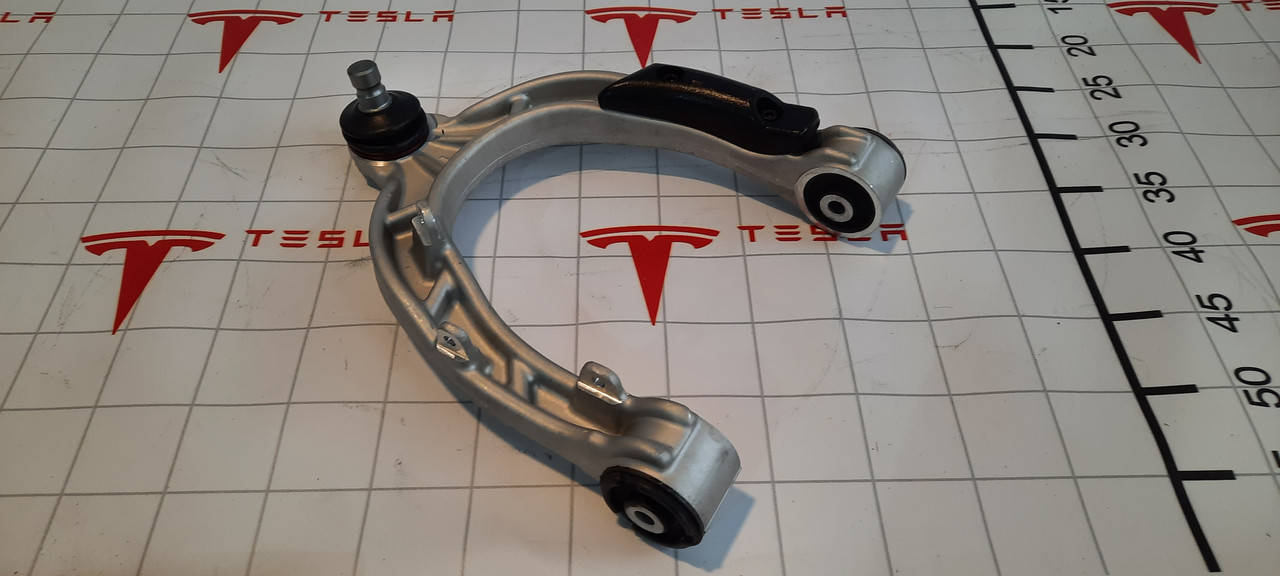 

1044321-00-G Рычаг верхний передний левый (подкова) Tesla Model 3 (104432100G)