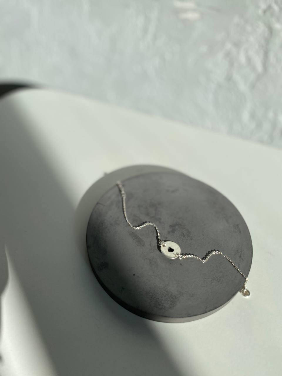 

Подставка из органического гипса под украшения, свечи или растения. Графит