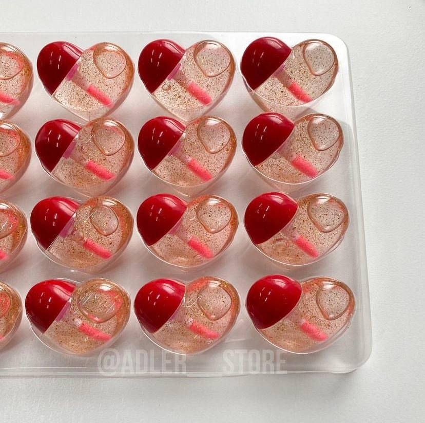 

Проявляющий блеск для губ сердце