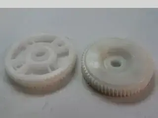 

Шестерня мотора стеклоподъемника белая ВАЗ 2110 (4-х лучевая, с/о, белая)