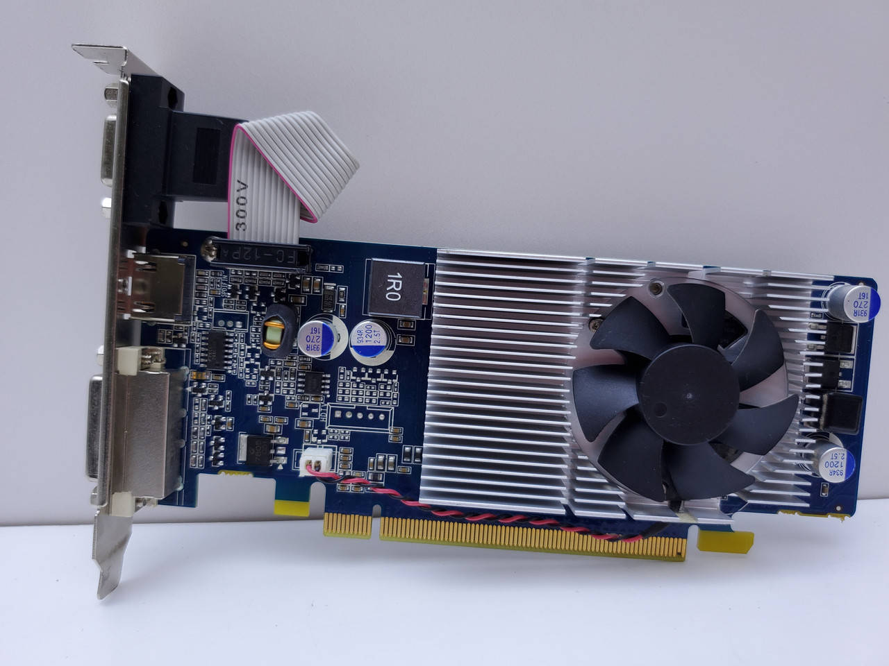

Видеокарта NVIDIA GT 210 512 MB PCI-E HDMI
