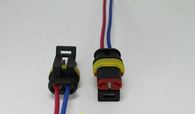 

Разъем 2-х контактный с проводом "евро", (папа), пластмасс. пыле/влагозащищенный (925)