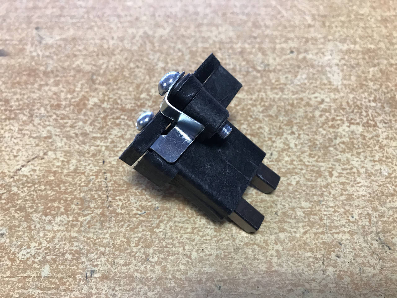 

Щетки генератора волга (1 или 2 контакта)