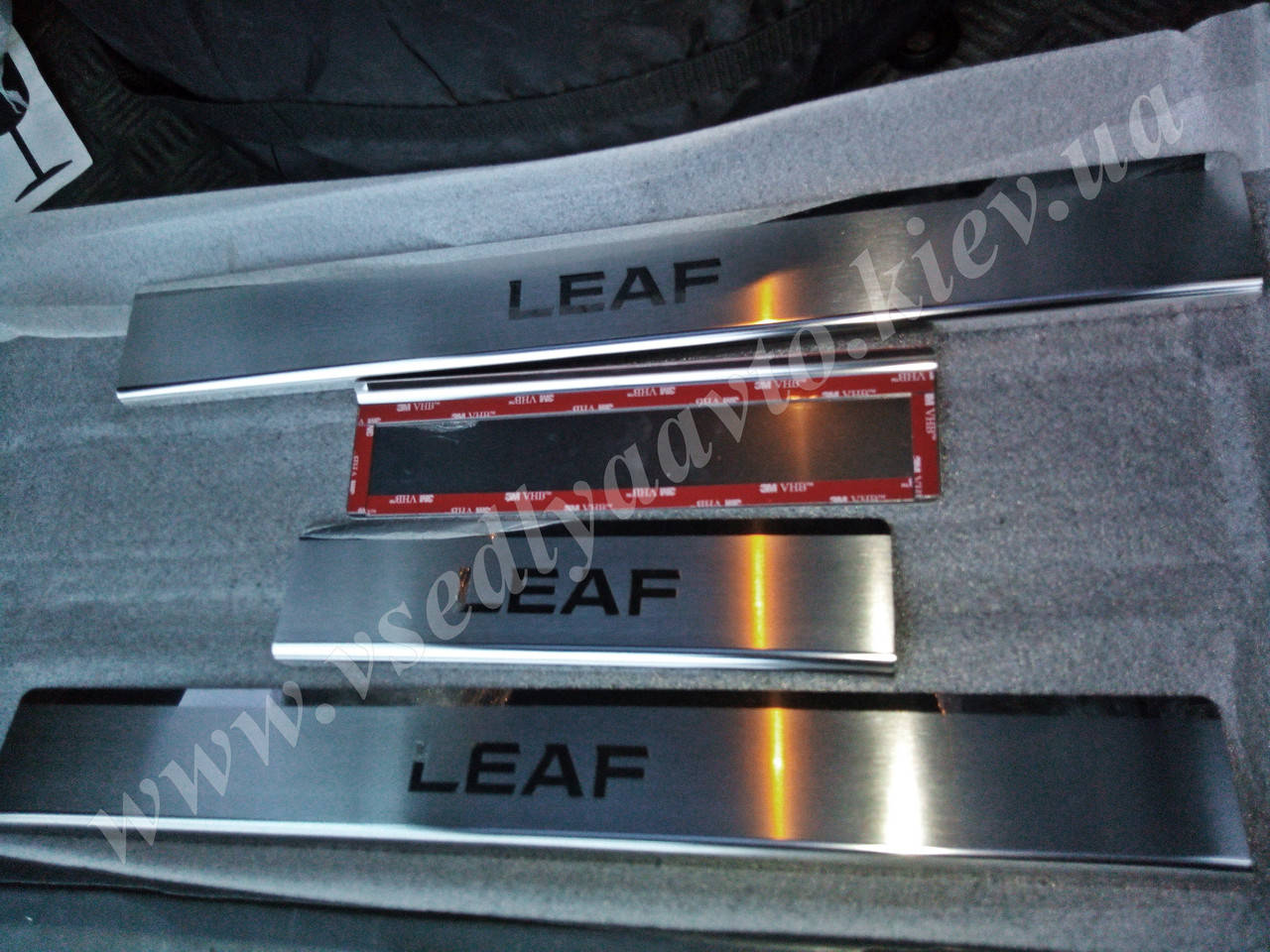 

Накладки на пороги Nissan Leaf (Premium)