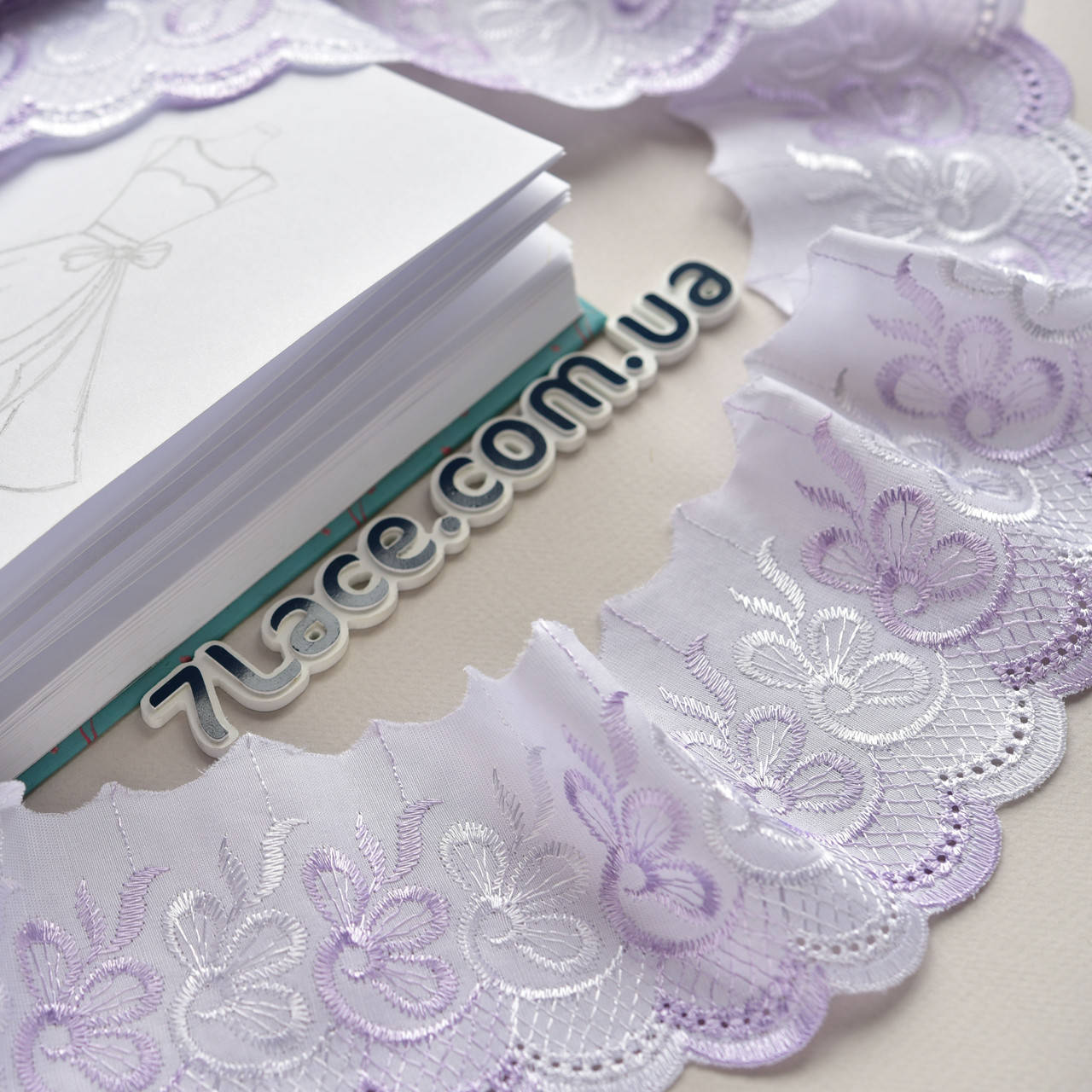 

Кружево Прошва / цвет белый+сиреневый / ширина 9 см / моток 9 м