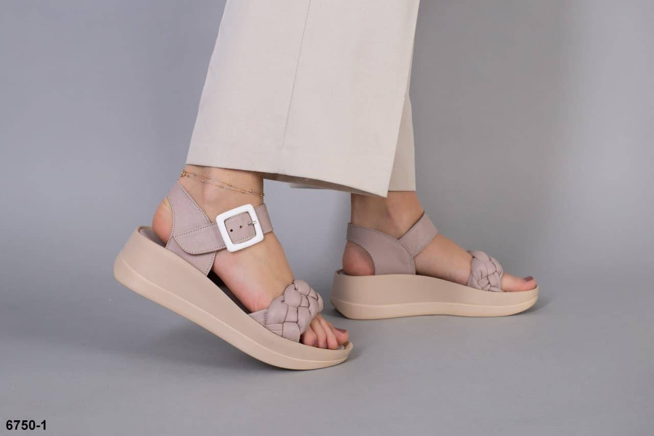 

Босоножки бежевые кожаные с плетением косичкой, 40 размер