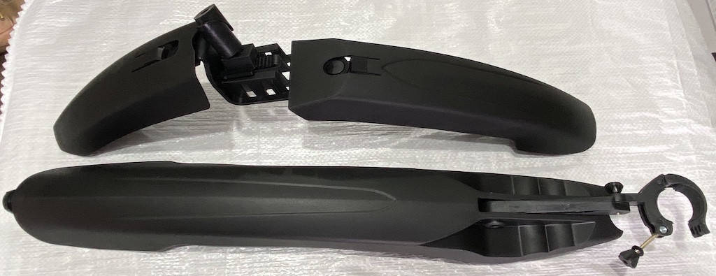 

Крылья болотники брызговики для велосипеда 26" со "Стоп" сигналом.