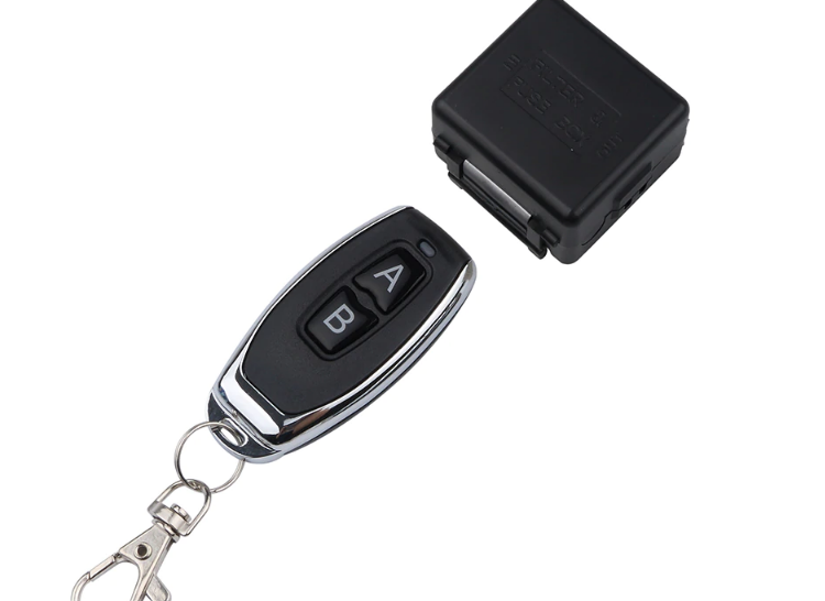 

Одноканальный электрический выключатель напряжения 12В 10А с пультом управления до 50 м