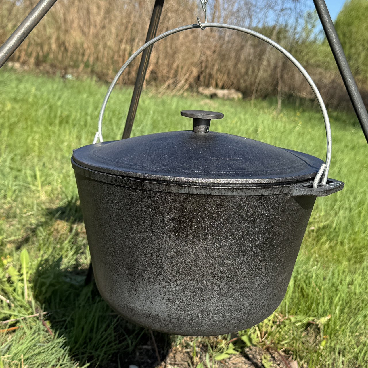 Казан чавунний туристичний на 10л з кришкою та дужкою Брізол