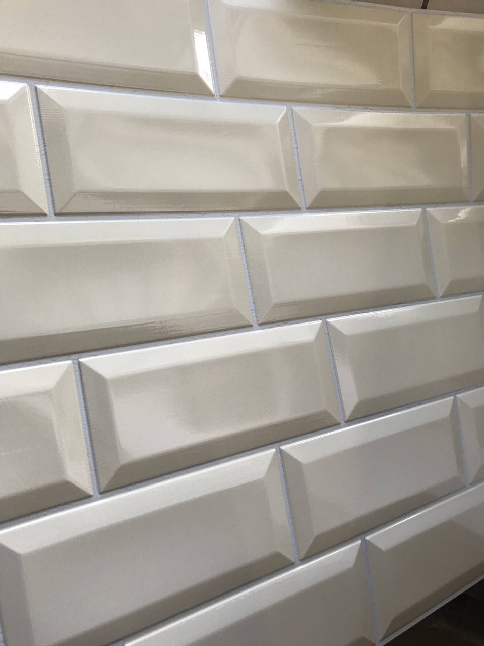 

Панель листовая декоративная пластиковая ПВХ на стену Кабанчики бежевый