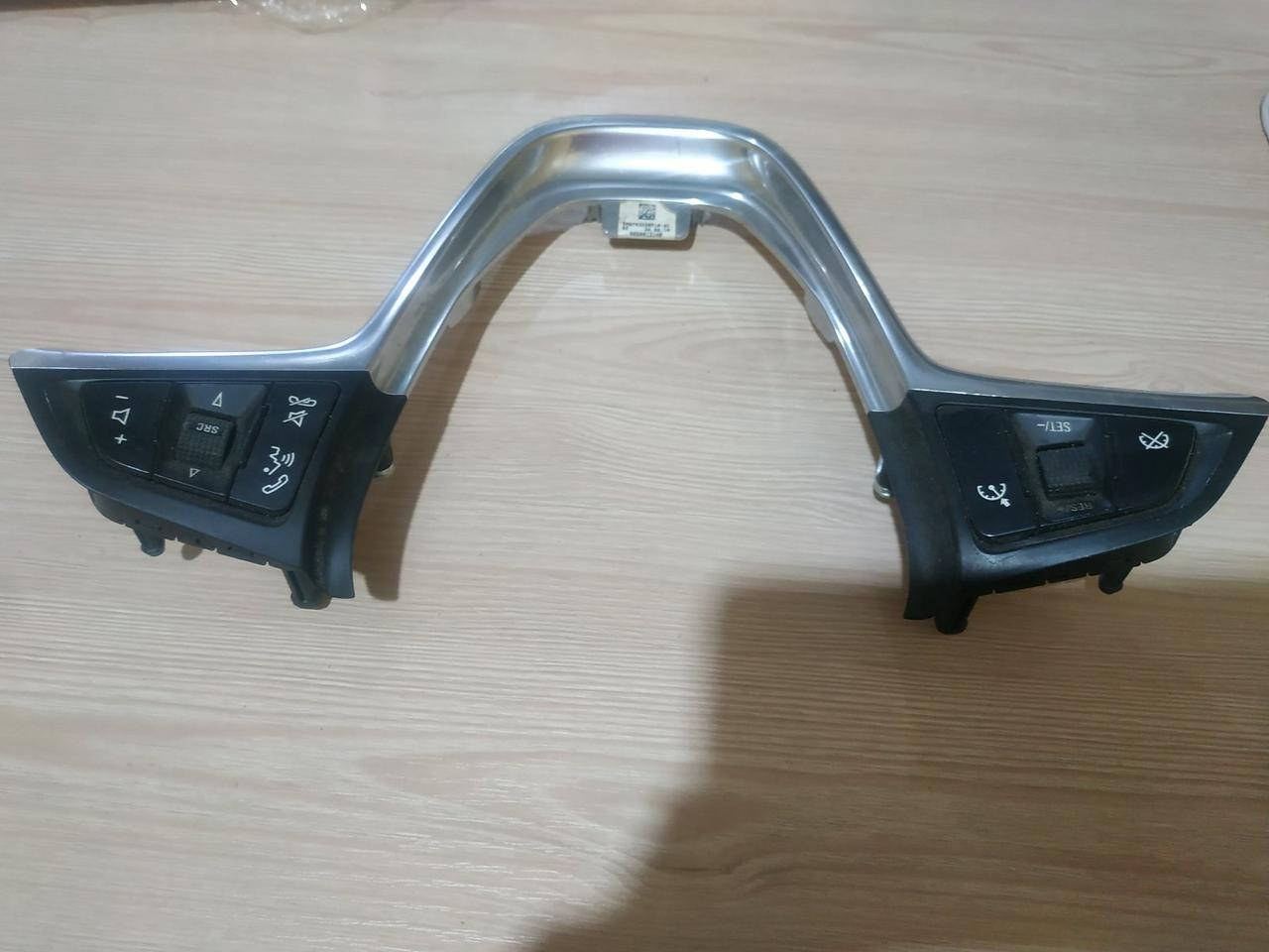 

Накладка руля 306703110 p10 Opel Astra j з перемикачами