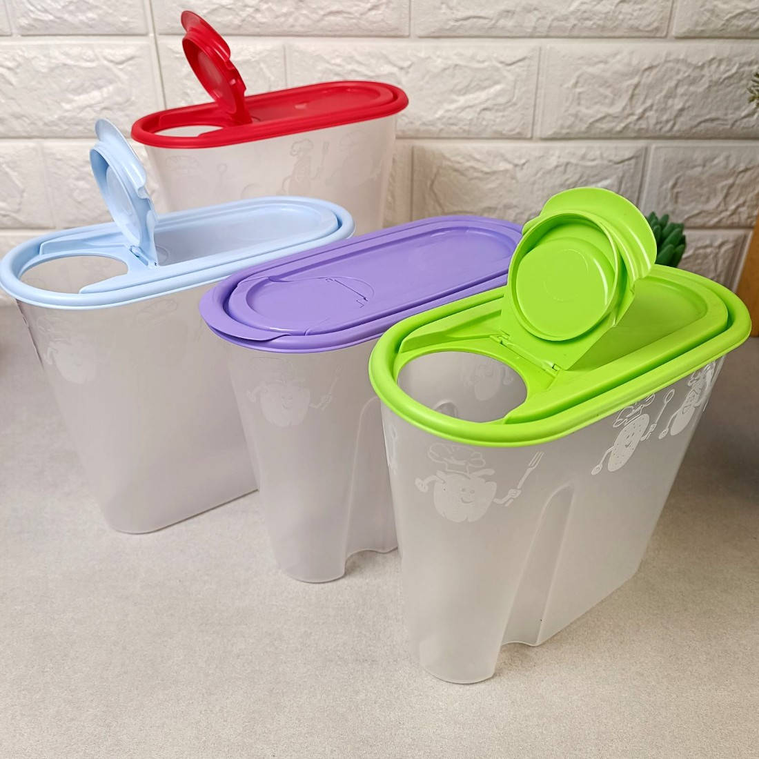 

Высокая пластиковая емкость для сыпучих продуктов 1.3л Харьков, Прозрачный