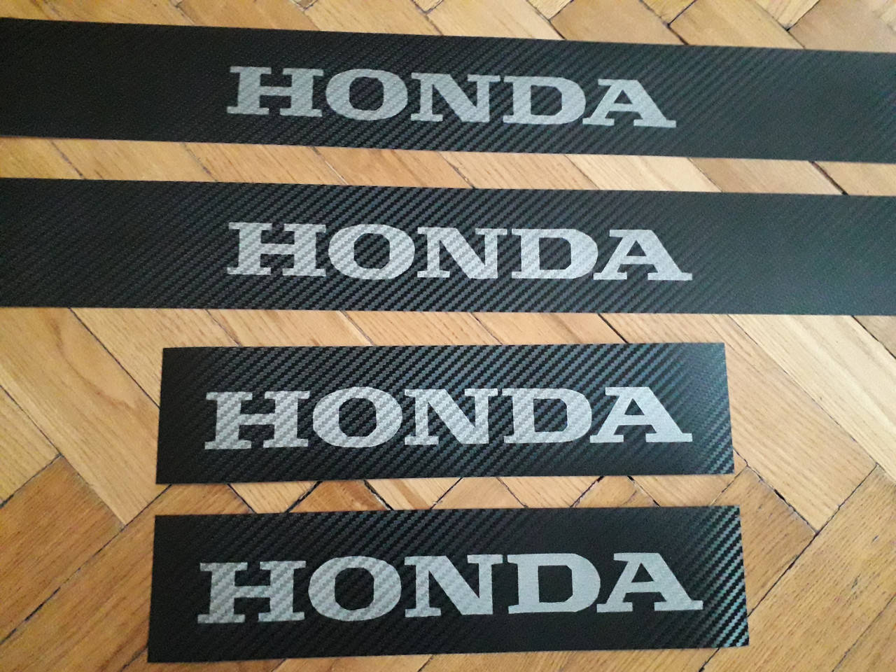 

Карбоновые наклейки на пороги Honda Accord