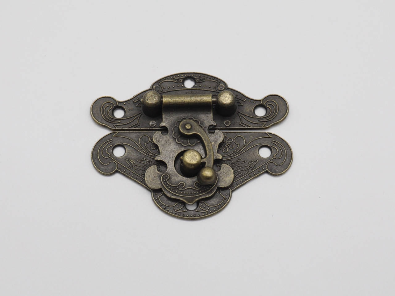 

Замок литый. Цвет старая латунь. 66х54мм