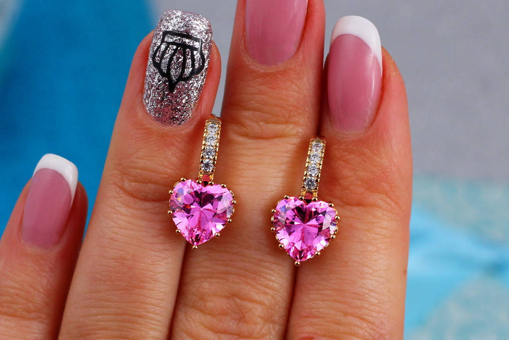 

Серьги Xuping Jewelry с розовым камнем сердечко 2 см золотистые