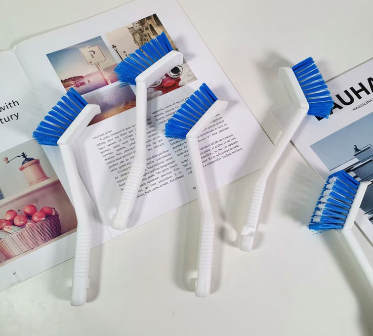 

Многофункциональная щетка для мытья с пластиковой ручкой Кладовка