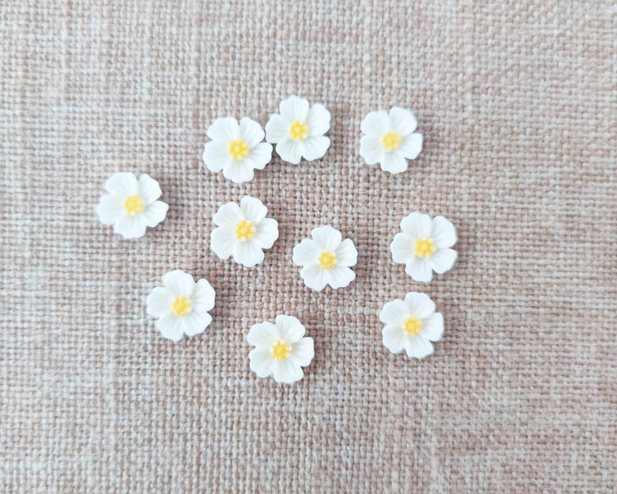 

Кабошоны "Анемоны" белые. 10 шт