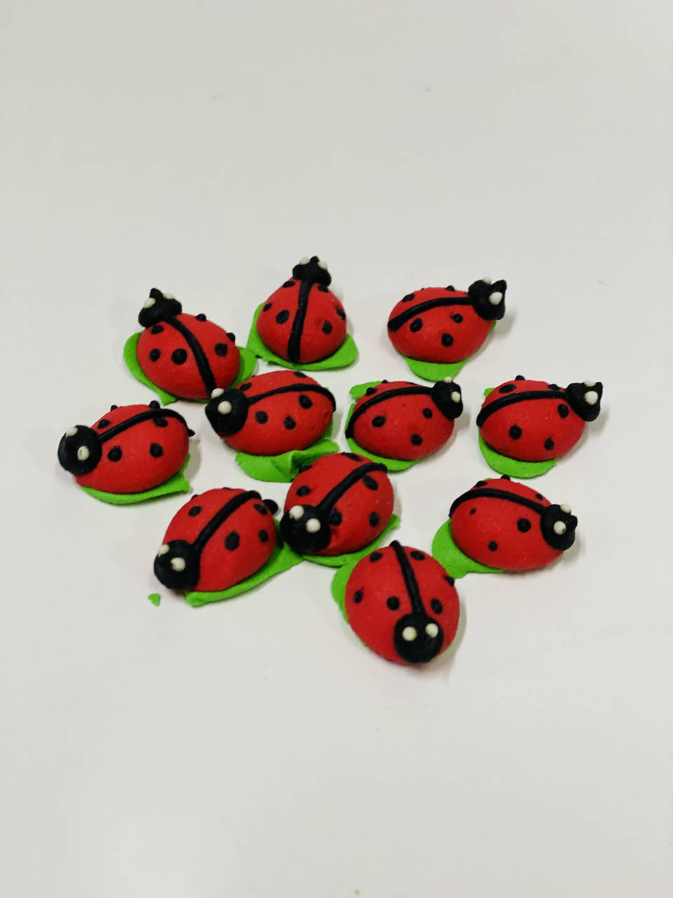 

Фигурки сахарная мастика съедобные кондитер декор Божьи коровки Бедрики, Разные цвета