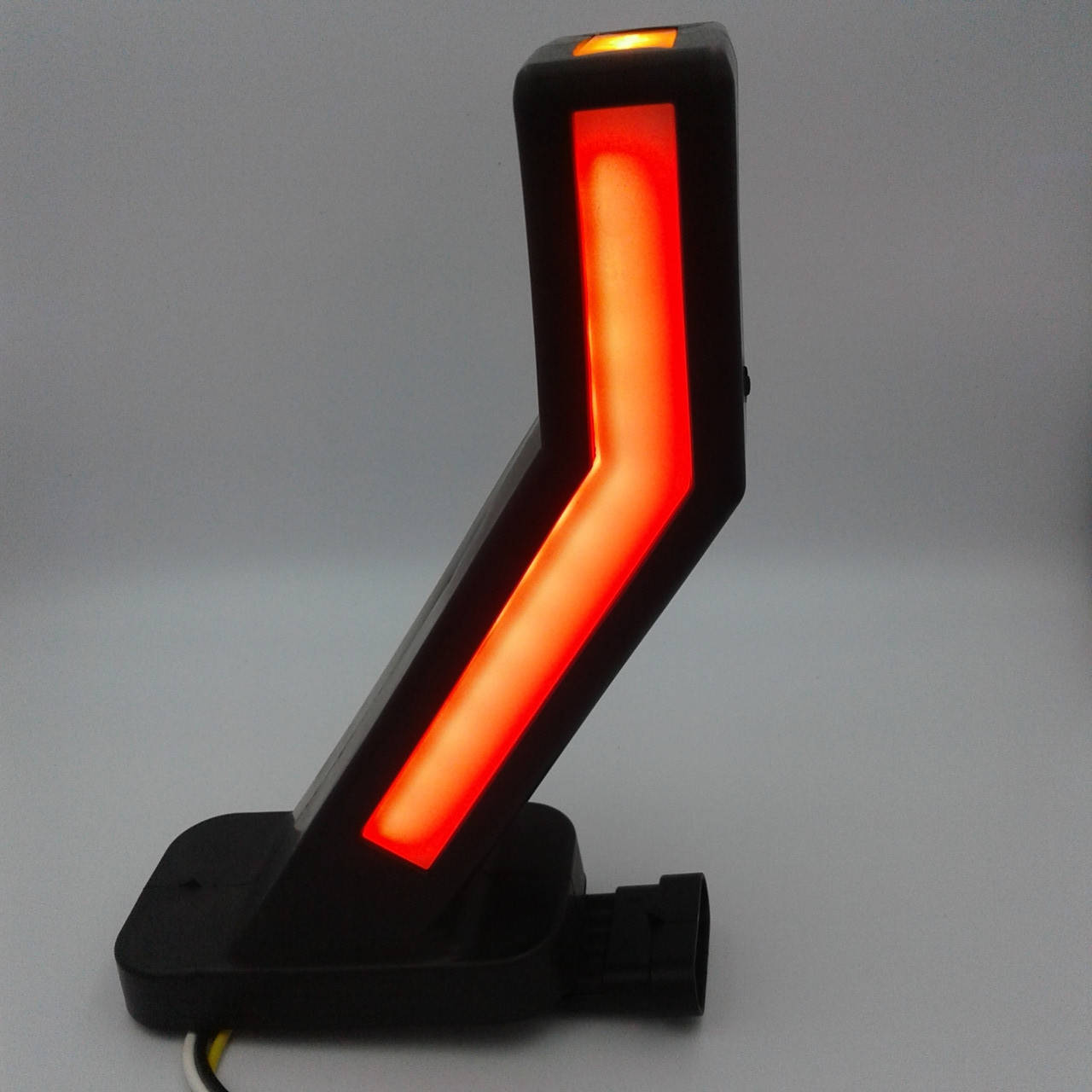 

Фонарь габаритный светодиодный, с функцией повторителя поворота на прицеп