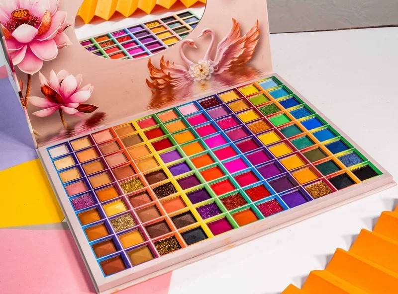 

Тени для век Glazzi 99 Colors Eyeshadow Palette