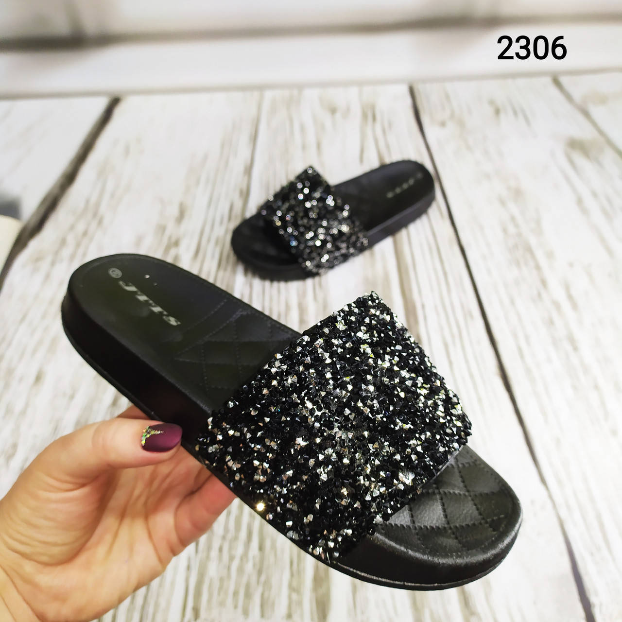 

Женские шлепки с камнями черные ITTIS 38=23,5 см., Шлепанцы