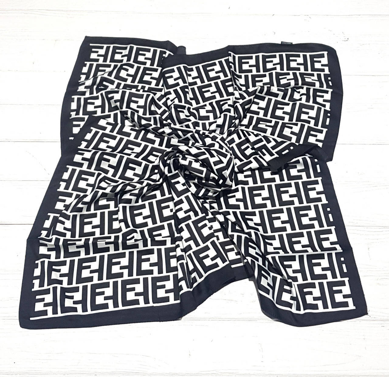 

Платок модный средний весенний осенний шелковый бренды Кристиана, Белый