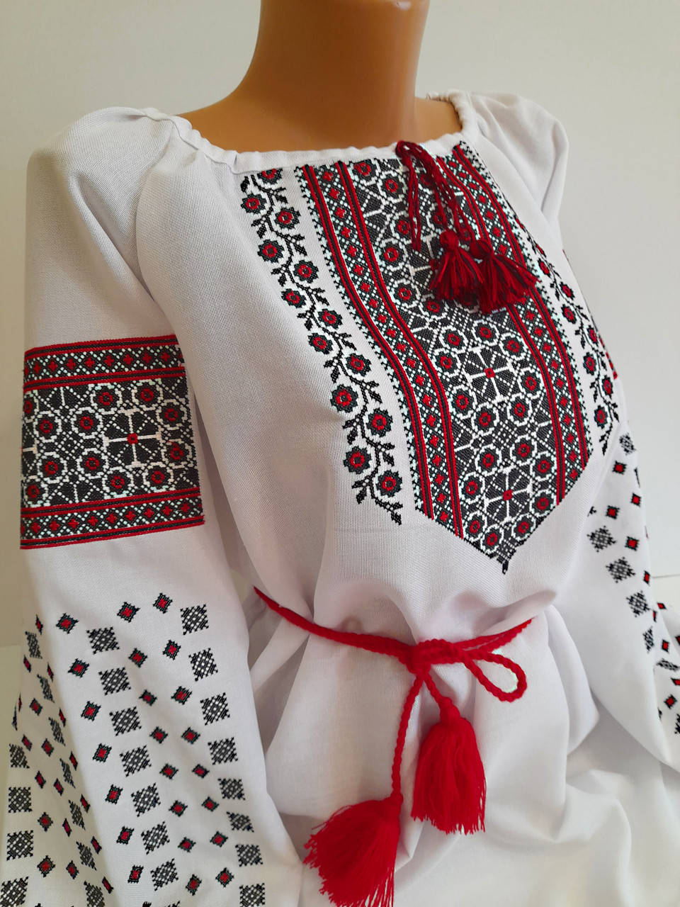 

Вишиванка. Жіноча вишиванка.