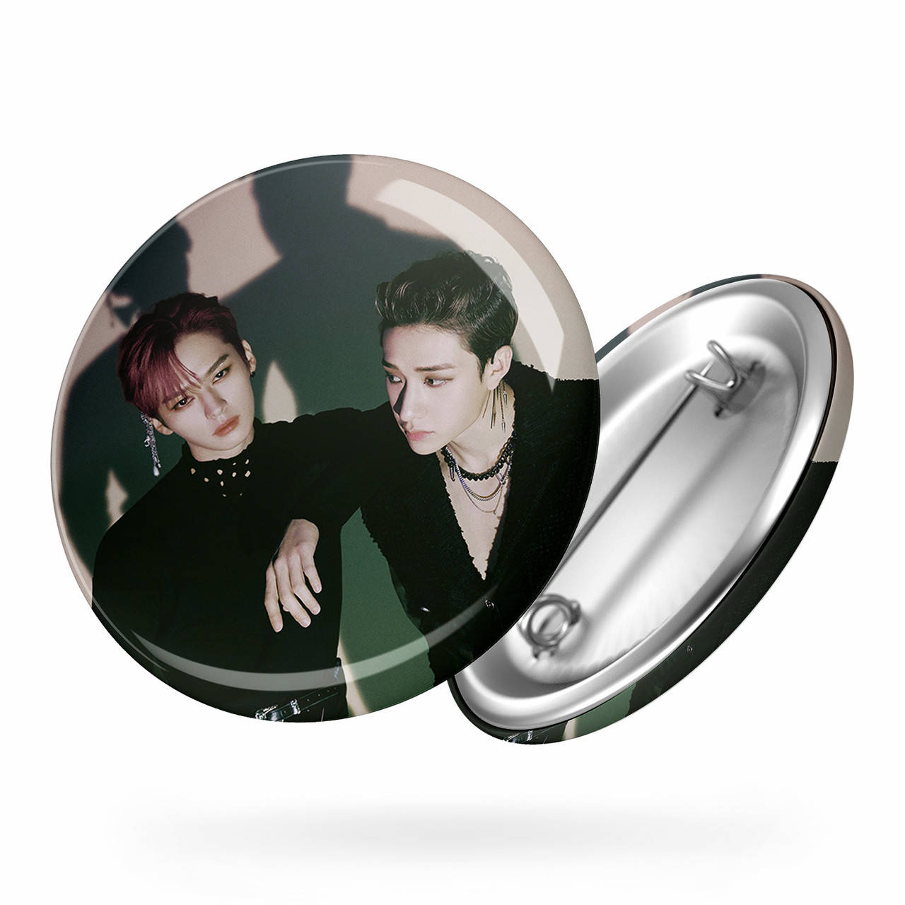 

Значок Stray Kids 45 Lee Know Bang Chan