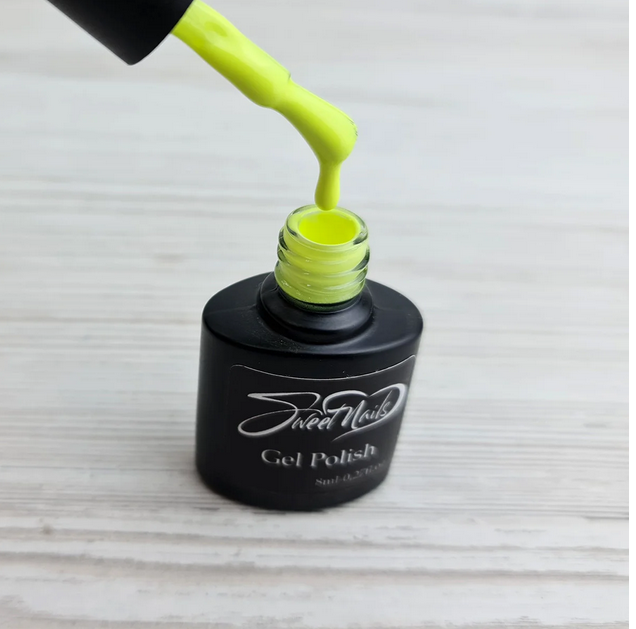 

Гель лак для ногтей Sweet Nails неоновый желтый №106 8мл