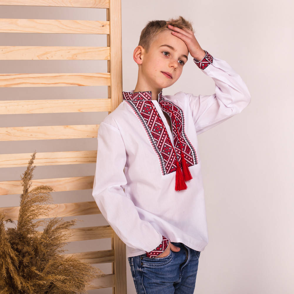 

Вышивка Moderika Матвей белая с красной вышивкой 146