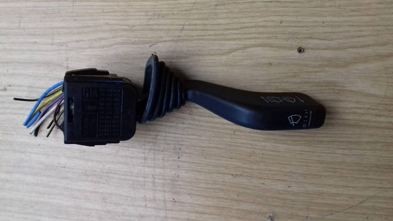 

Переключатель поворотов и омывания стекол (гитара) Opel Astra , Corsa B , Vectra ( 2 омывателя ) GM 90 124 931