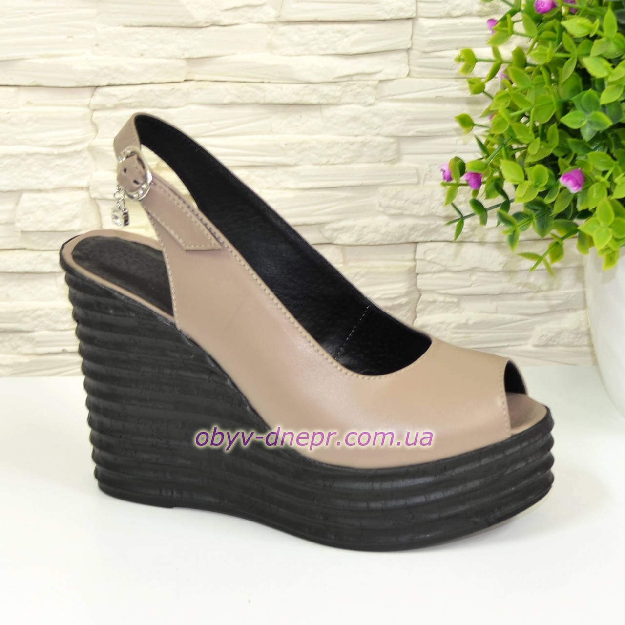 

Босоножки женские кожаные на высокой устойчивой платформе, цвет визон