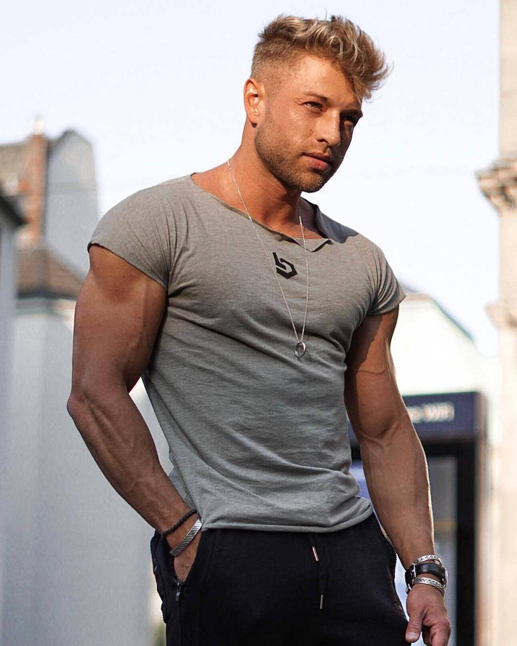 

Мужская футболка "Muscle Brаnd" XL
