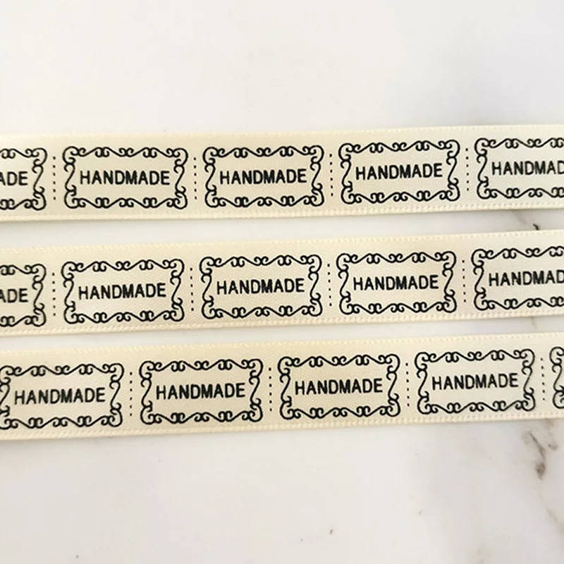 

Атласная лента с надписью HandMade бежевая ширина 1,5 см