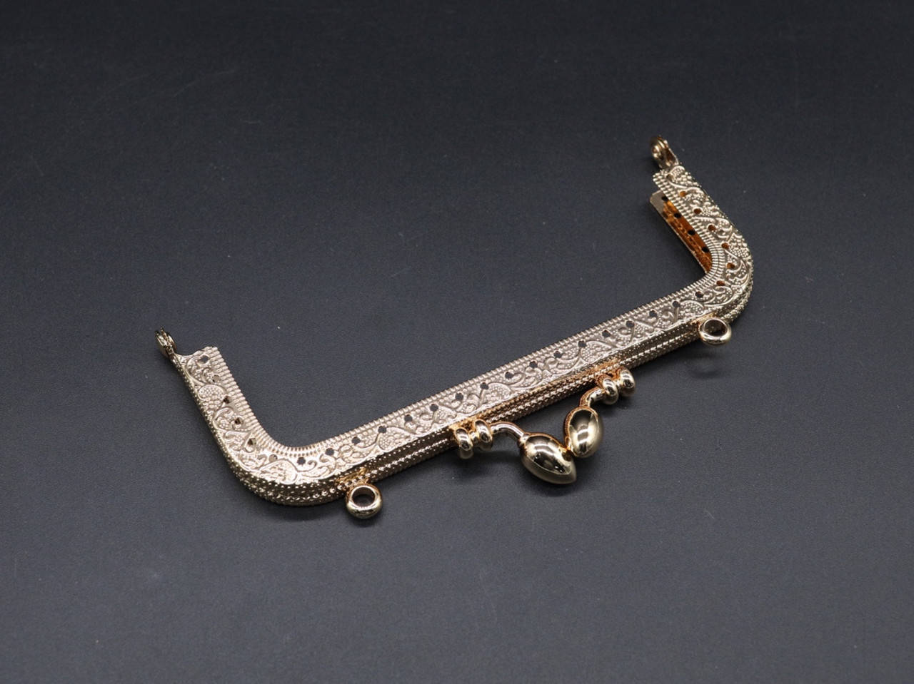 

Фермуар. Цвет золото. 13см.