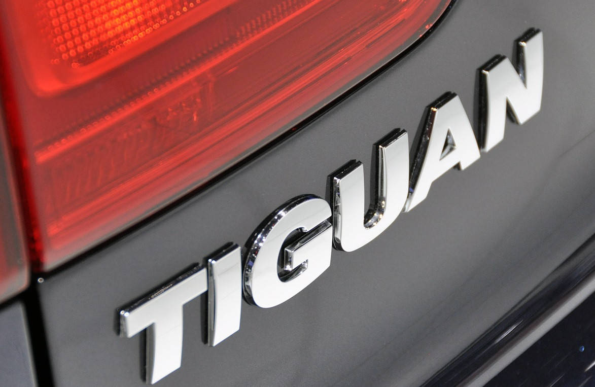 

Эмблема надпись багажника VW TIGUAN