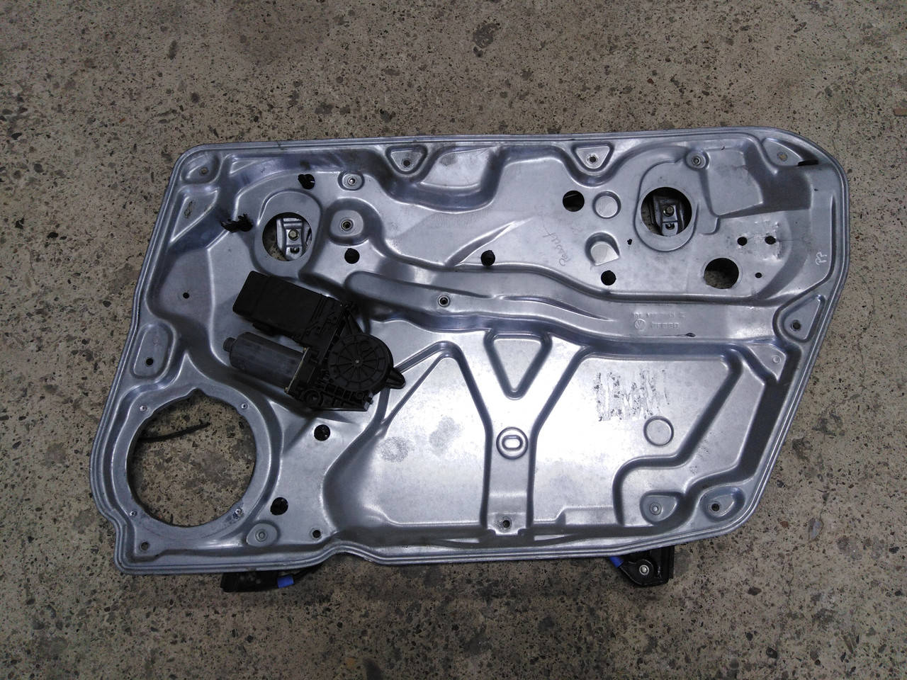 

Стеклоподъемник передний правый Volkswagen Passat B5, Пасат Б5. 3B4837756D.